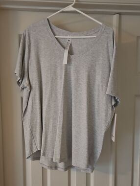 NWT Lululemon Love V-neck Tee